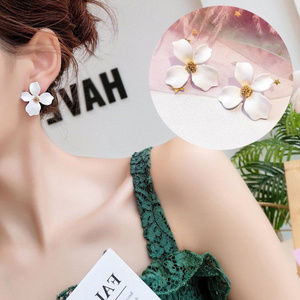 Fashion White Flower Earrings